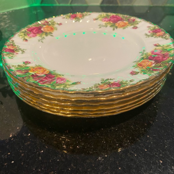 Royal Albert Old country Roses England set of 6 salad  plates - Picture 3 of 4